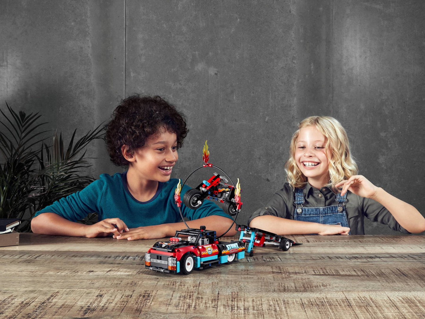 Stunt Show Truck & Bike | 42106