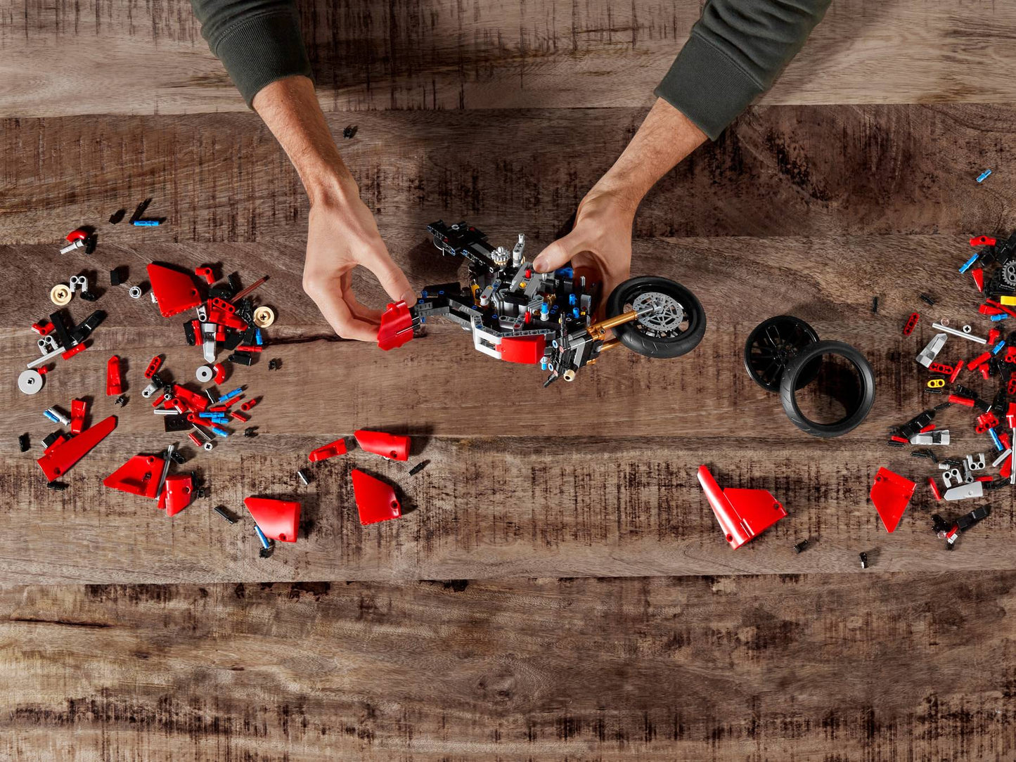 Ducati Panigale V4 R | 42107