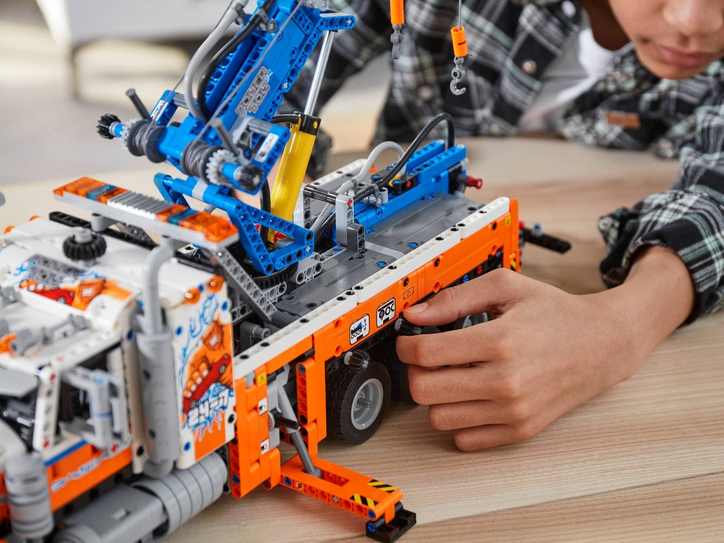 Heavy-Duty Tow Truck | 42128