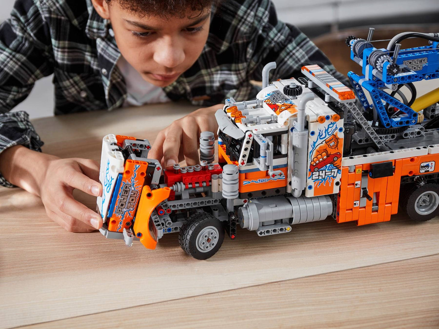 Heavy-Duty Tow Truck | 42128