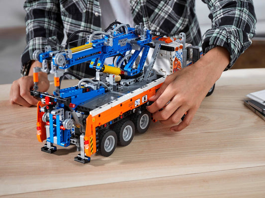 Heavy-Duty Tow Truck | 42128