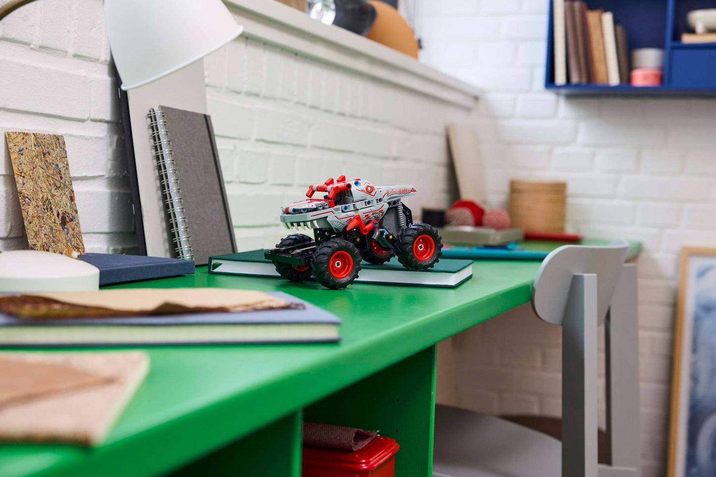 Monster Jam ThunderROARus Pull-Back | 42200