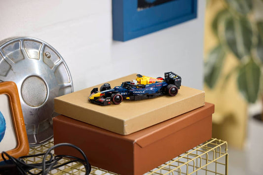 Oracle Red Bull Racing RB20 | 77243